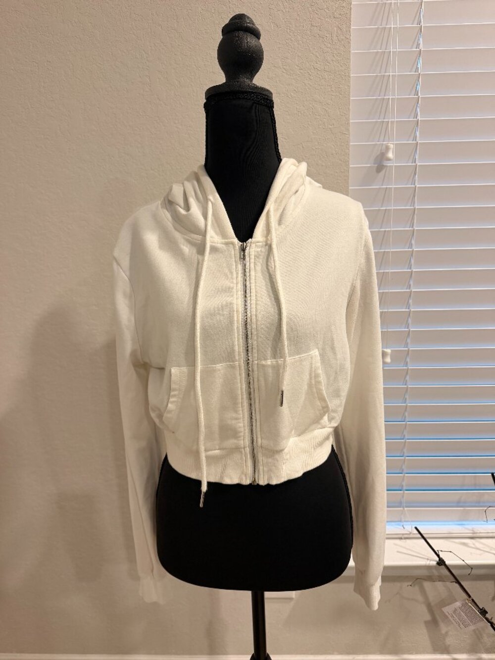 SHEIN White Long Sleeve Cropped Top